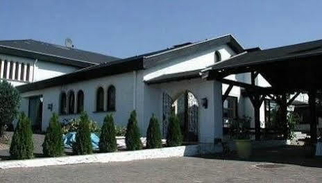 Castello Bianco Hotel Wadern Exterior photo